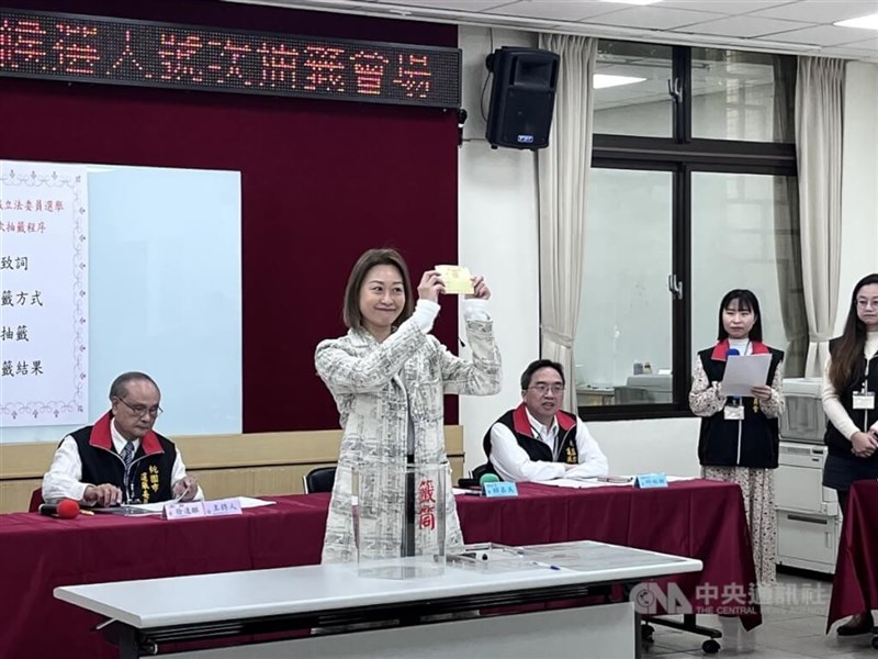 Former independent legislative candidate Ma Chih-wei (front). CNA file photo