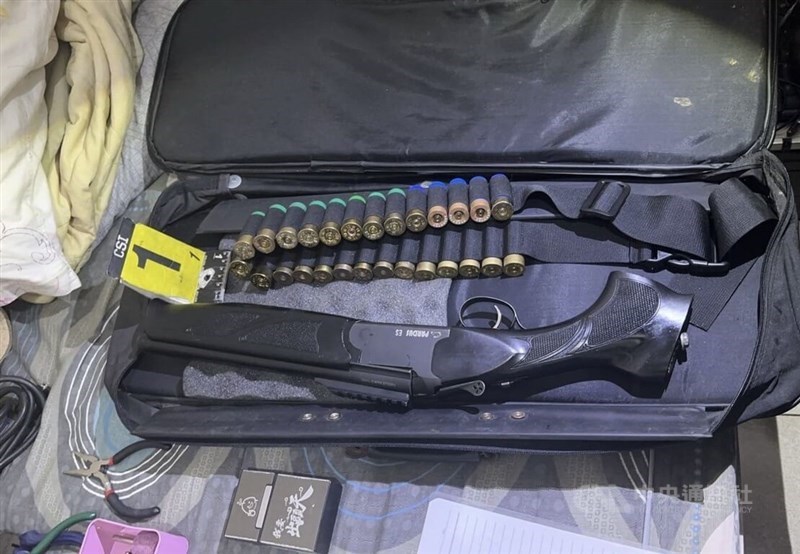 A converted gun and ammunition seized from a New Taipei residence is displayed in this photo. Image taken from a video clip provided by the New Taipei City Police Department Zhonghe Precinct Feb. 29, 2024