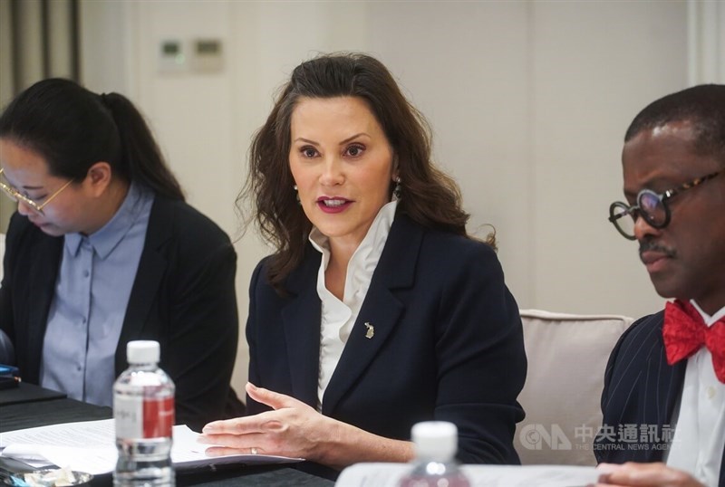 Michigan Governor Gretchen Whitmer (center) speaks at a news conference in Taipei Monday. CNA photo March 4, 2024