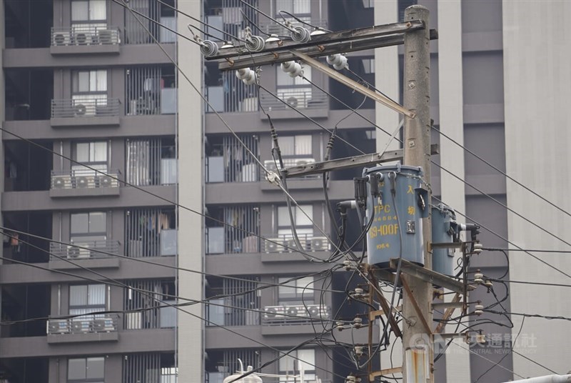 Power lines in Kaohsiung. CNA photo March 7, 2024