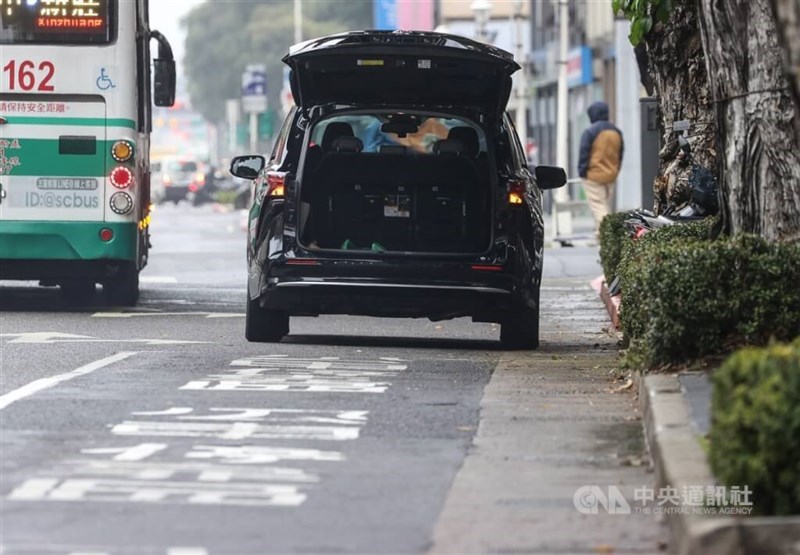 A vehicle is seen parked illegally on the side of a road in Taipei with its trunk open. CNA photo March 7, 2024
