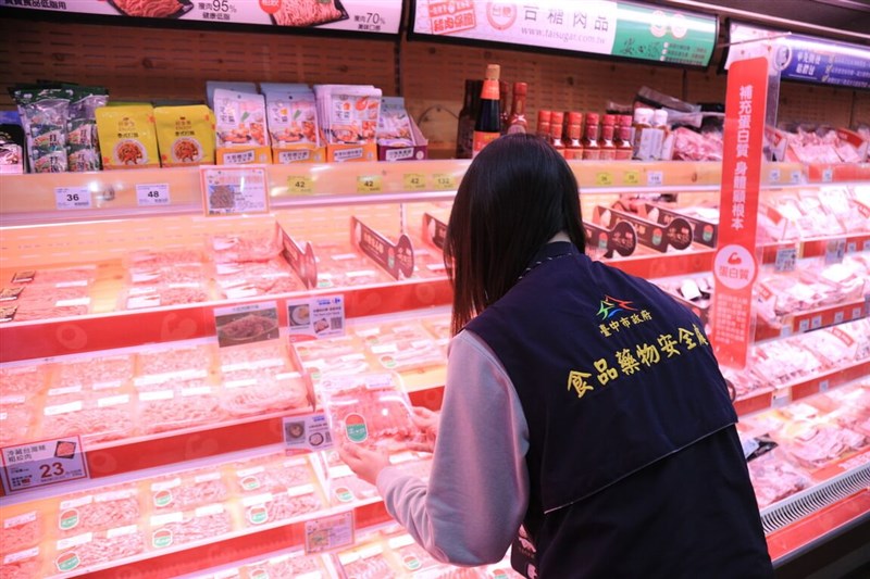 A Taichung City worker inspects pork products at a supermarket in this undated photo. Photo courtesy of Taichung City government March 4, 2024