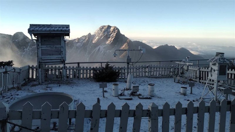 Snow pellets on weather station on Yushan, the tallest mountain in Taiwan. Image courtesy of the Central Weather Administration.