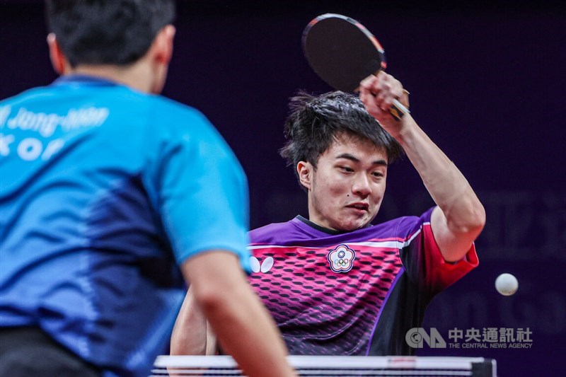 Table tennis player Lin Yun-ju (right). CNA file photo