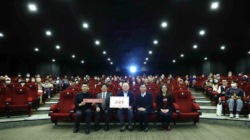 Minister of Culture Shih Che (front row, center) and the audience pose for a photo when attending the screening in Taipei Wednesday. Photo courtesy of National Human Rights Museum March 20, 2024