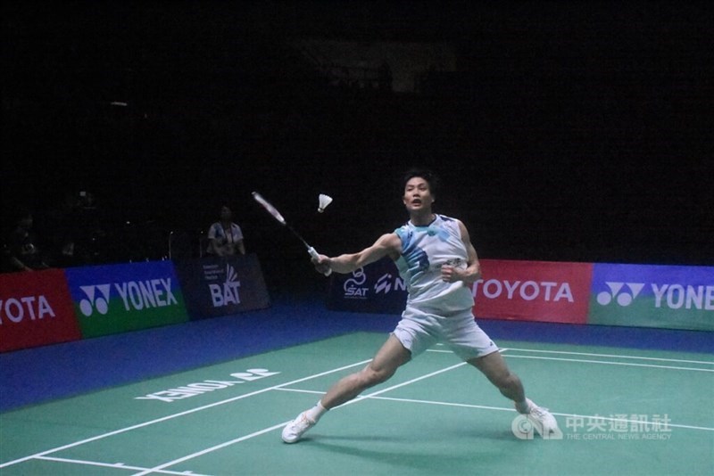 Taiwanese shuttler Chou Tien-chen returns a shot in a match at the Thailand Masters in February. CNA file photo