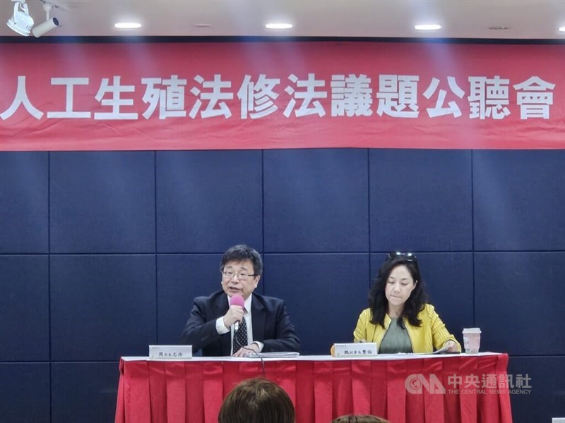 Deputy Minister of Health and Welfare Chou Jih-haw (left) hosts Thursday's hearing in Taipei. CNA photo March 28, 2024