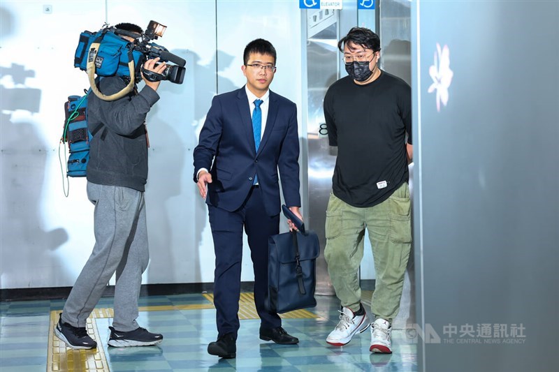 The legal representative and founder of Polam Kopitiam (right) is accompanied by his lawyer when he is in the Taipei City Police Department's Xinyi Precinct on Thursday. CNA photo March 28, 2024