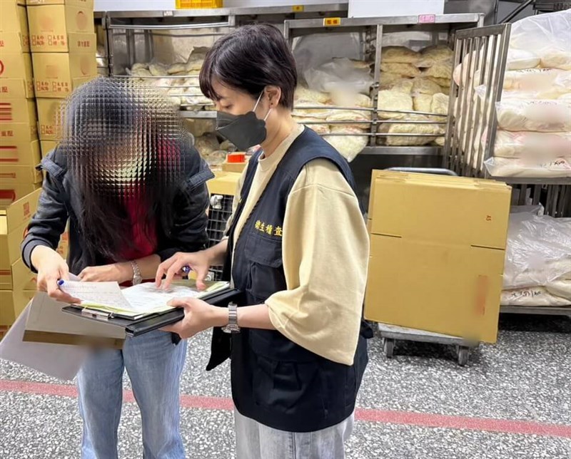 A New Taipei City health official checks with an employee of restaurant chain Polam Kopitiam's rice noodle supplier of in the city Thursday. Photo courtesy of New Taipei City Department of Health March 28, 2024