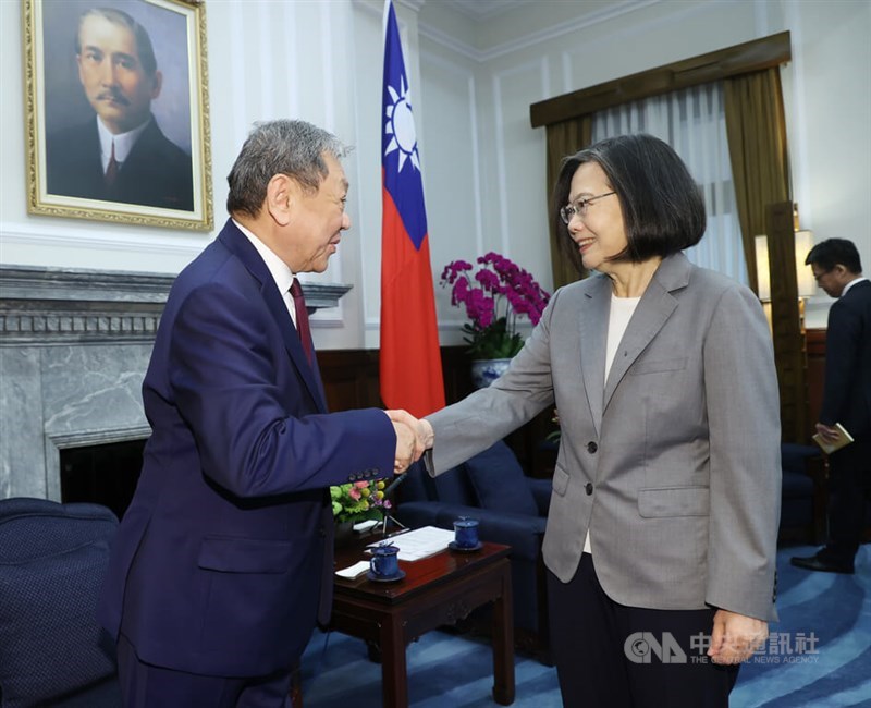 President Tsai Ing-wen (right) greets U.K. Labour Party peer Lord Leong (left) at the Presidential Office in Taipei on Tuesday. CNA photo April 2, 2024