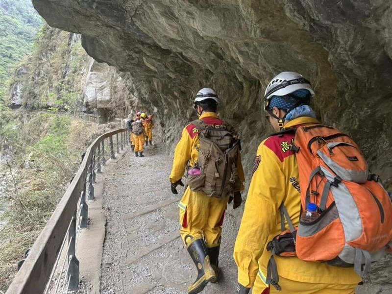 Kaohsiung's search and rescue team traverse the Shakadang Trail in the Taroko National Park to expand their search for missing people on Saturday. Photo courtesy of Kaohsiung search and rescue team