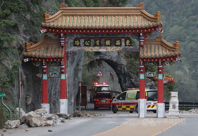Emergency vehicles pass by the archway marking the Provincial Highway No. 8 in National Taroko Park in Hualien County Friday. CNA photo April 5, 2024