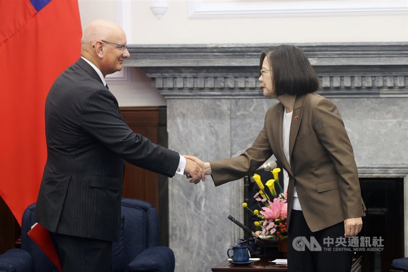 Australian MP Shayne Neumann (left) and President Tsai Ing-wen shake hands during their meeting at the Presidential Office in Taipei Monday. CNA photo April 8, 2024