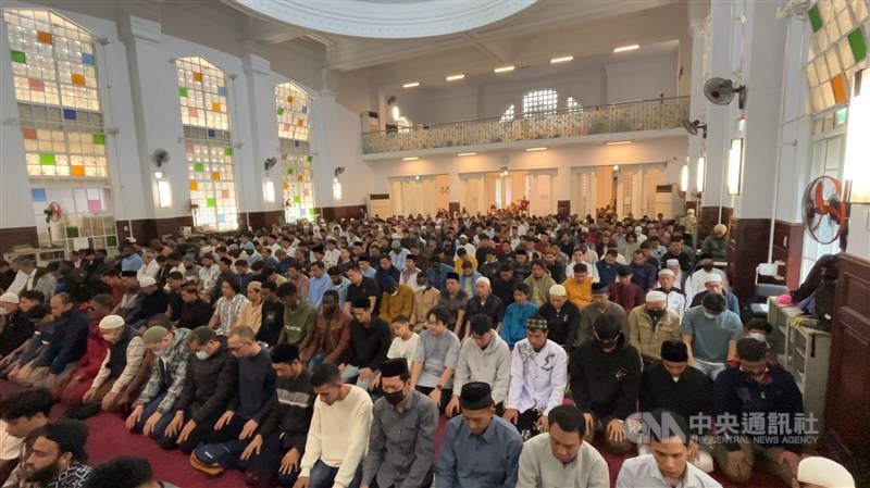 The prayer hall in the Taipei Grand Mosque is packed with Muslims participating in Eid al-Fitr prayers on Wednesday morning. CNA photo April 10, 2024