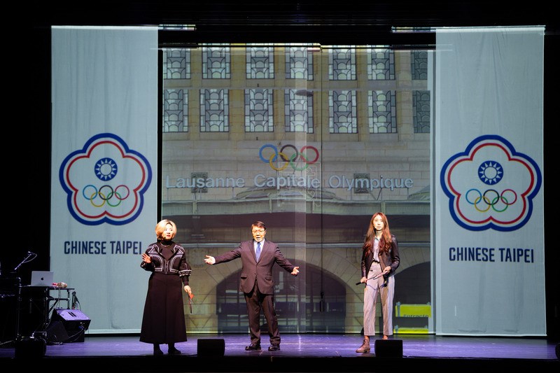 The three performers in "This is not an Embassy" perform a part of the play at the National Theater in Taipei Wednesday. Photo by Chang Chen-chou, courtesy of NTCH April 10, 2024