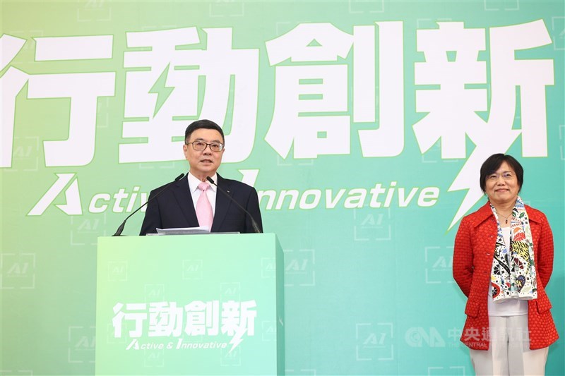 Premier-designate Cho Jung-tai (left) announced at a press conference in Taipei on Friday that former Democratic Progressive Party Legislator Liu Shyh-fang will head the interior ministry in the incoming government. CNA photo April 12, 2024