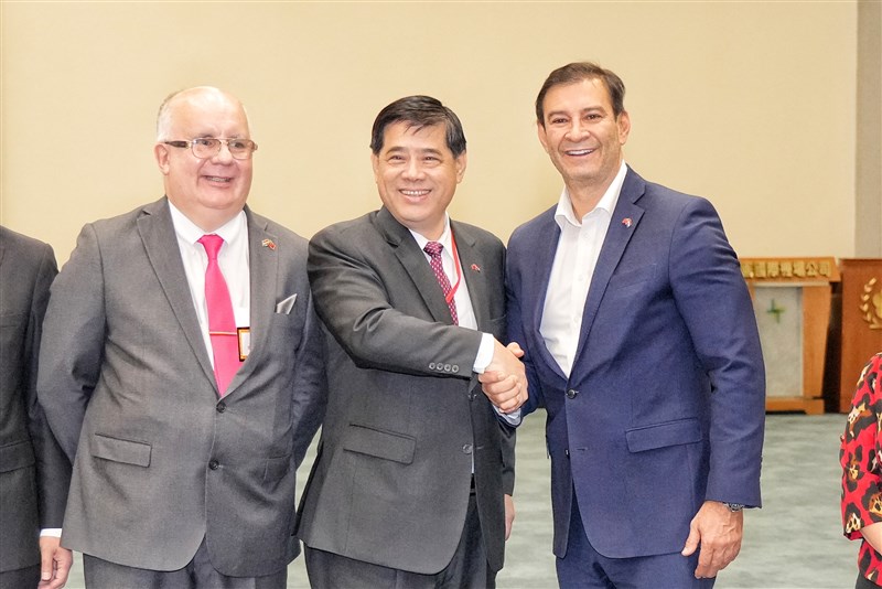 President of the Paraguayan Senate Silvio Adalberto Ovelar Benítez (right) and Vice Foreign Minister Remus Chen (center). Photo courtesy of Ministry of Foreign Affairs April 14, 2024