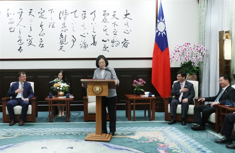 President Tsai Ing-wen (center) receives a New Zealand delegation with her secretary-general Lin Chia-lung (second right) and Foreign Minister Joseph Wu (first right) at the Presidential Office in Taipei on Tuesday. CNA photo April 16, 2024