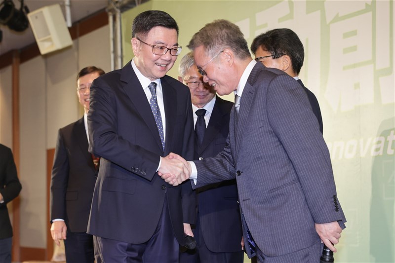 Premier-designate Cho Jung-tai (front left) shakes hands with Chen Chin-te, who will be the new head of the Public Construction Commission. CNA photo April 16, 2024