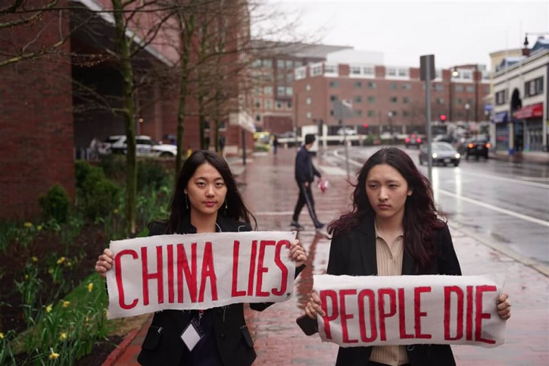 Taiwanese-American student Cosette Wu (left) and Tibetan-American student Tsering Yangchen (right), members of Harvard University's Coalition of Students Resisting the CCP, hold banners that together read "China Lies, People Die" to protest Chinese Ambassador to the United States Xie Feng's speech at their university on Saturday. Photo courtesy of Harvard University's Coalition of Students Resisting the CCP