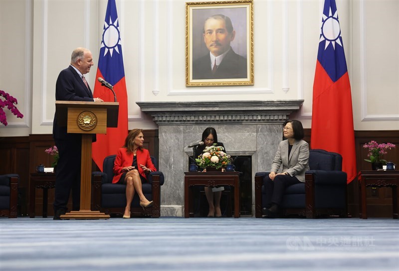 United States Representative Dan Kildee (left) addresses President Tsai Ing-wen (right) in Taiwan's Presidential Office on Wednesday as a part of a bipartisan visit to Taiwan which included fellow Representative Lisa McClain (second left). CNA photo April 24, 2024