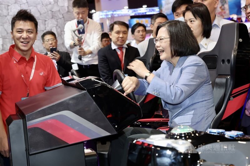 President Tsai Ing-wen (right) tries a racing car game at the 27th GTI Asia Taipei Expo on the event's opening day on Friday. CNA photo April 26, 2024