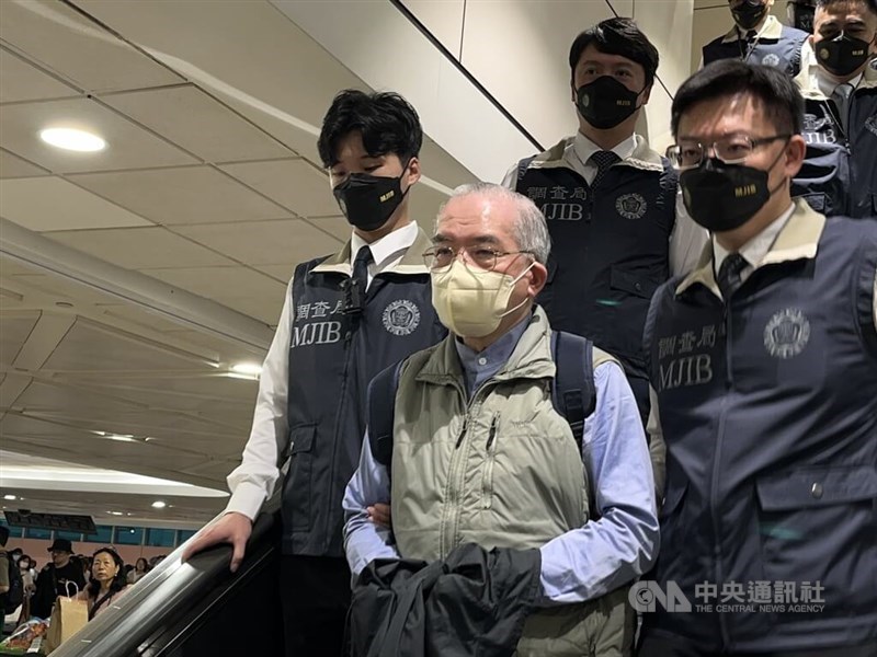 Huang Li-hsiung (front), blogger Lady Nai Nai's father-in-law. CNA photo May 3, 2024