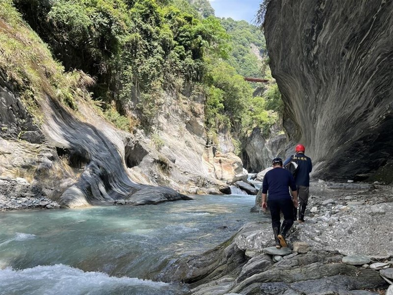 Search and rescue personnel traverse an area around Taroko Gorge's Tianxiang Recreation Area in this undated photo. Photo courtesy of Hualien County Police Bureau