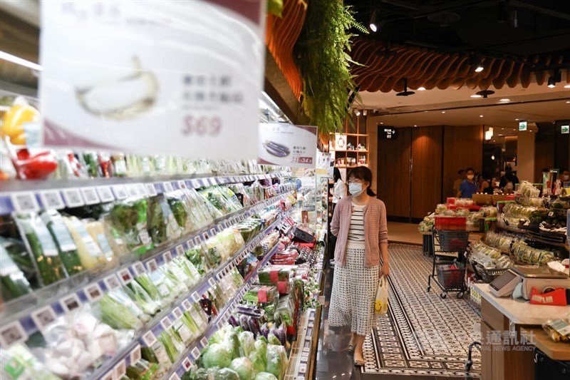 A shopper browse the produce aisle inside a supermarket. CNA file photo
