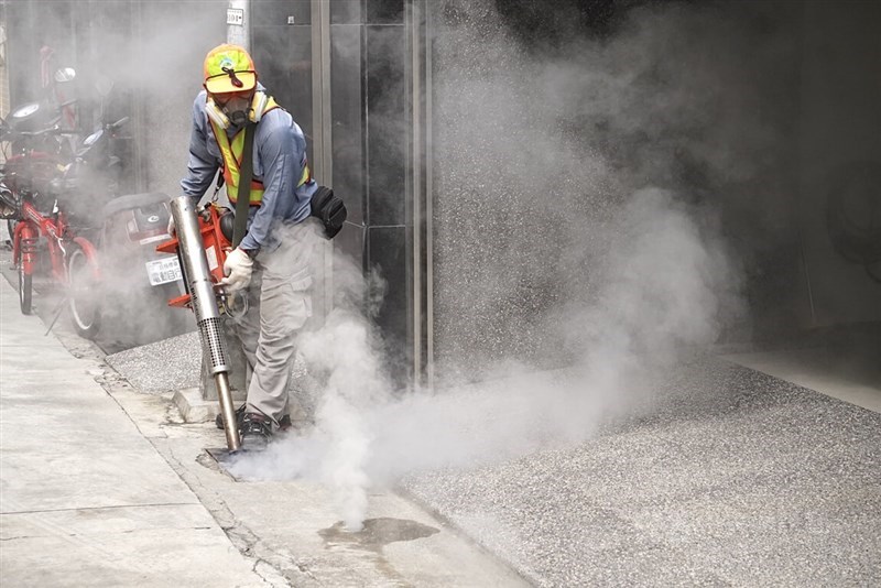 A community in Kaohsiung undergoes fumigation to prevent the spread of dengue in this CNA file photo