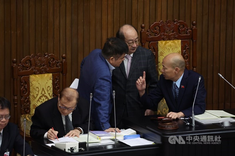 DPP legislative caucus whip Ker Chien-ming (second right) and Legislative Speaker Han Kuo-yu (right) of the KMT. CNA photo May 10, 2024