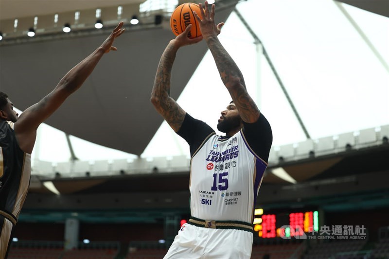 Four-time NBA all-star DeMarcus Cousins plays for the Taoyuan Beer Leopards in this CNA file photo
