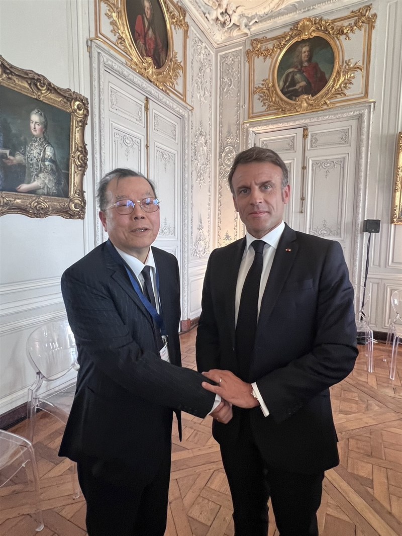 Powerchip Semiconductor Manufacturing Corp. Chairman Frank Huang (left) and French President Emmanuel Macron pose for a photo in Paris Monday. Photo courtesy of Powerchip Semiconductor Manufacturing Corp. May 14, 2024