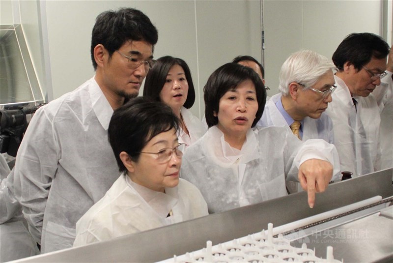 Adimmune officials accompany lawmakers during their visit to the vaccine maker's production site in Taichung in 2013. CNA file photo