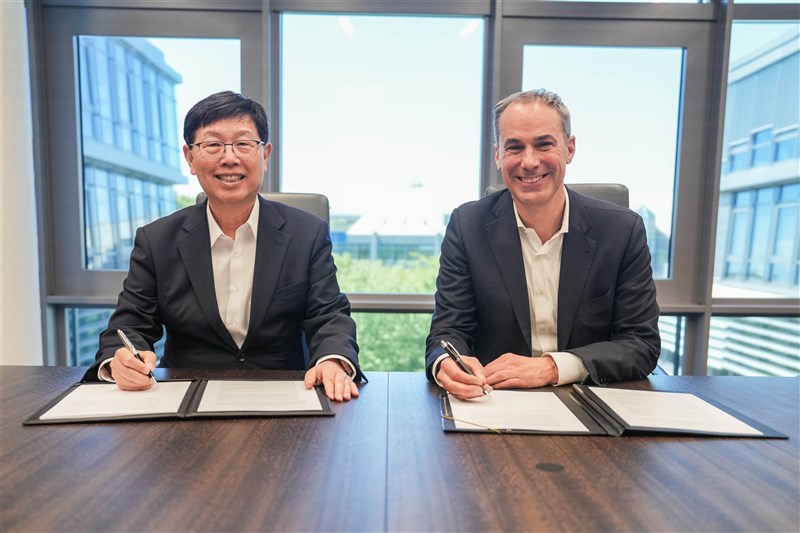 Hon Hai Chairman Young Liu (left) and Cedrik Neike, a member of the Managing Board of Siemens and CEO Digital Industries. Photo courtesy of Hon Hai May 15, 2024