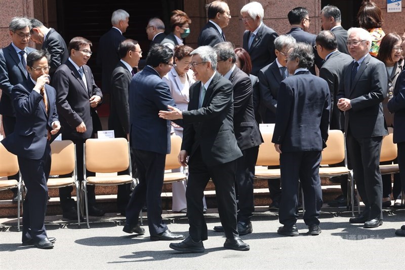 Premier Chen Chien-jen (center). CNA photo May 16, 2024