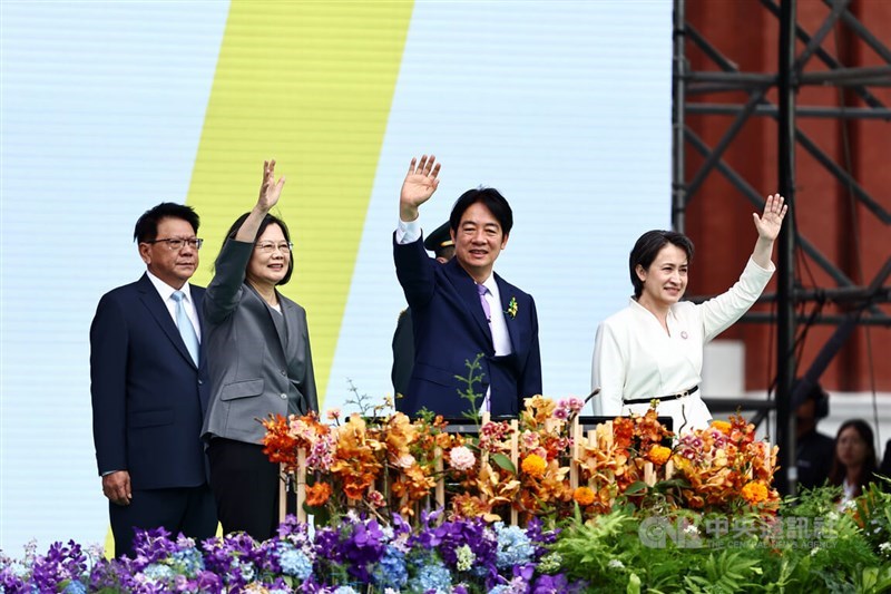 President Lai Ching-te (second right), Vice President Hsiao Bi-khim (right) and former President Tsai Ing-wen (in gray jacket) wave to the public during the inauguration day celebrations in Taipei Monday. CNA photo May 20, 2024