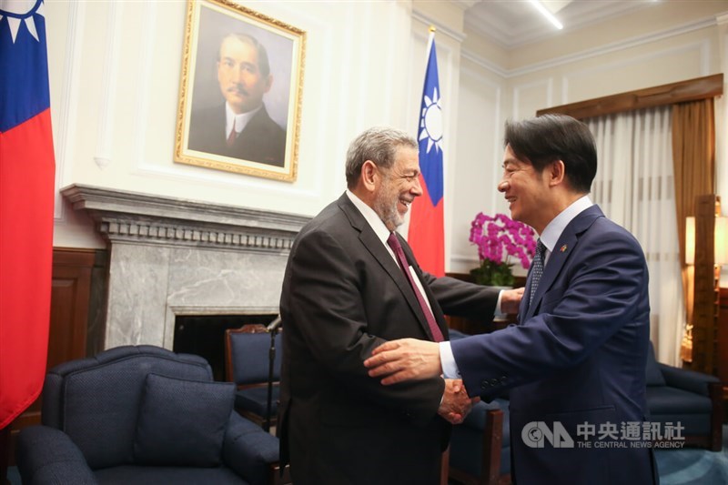 President Lai Ching-te (right) greets Ralph Gonsalves, the prime minister of Saint Vincent and the Grenadines on Tuesday at the Presidential Office in Taipei. CNA photo May 21