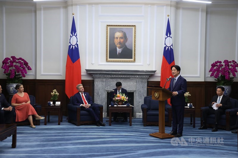 President Lai Ching-te (standing) addresses a visiting delegation led by Michael McCaul (second left), chair of the U.S. House Foreign Affairs Committee, in the Presidential Office in Taipei Monday. CNA photo May 27, 2024