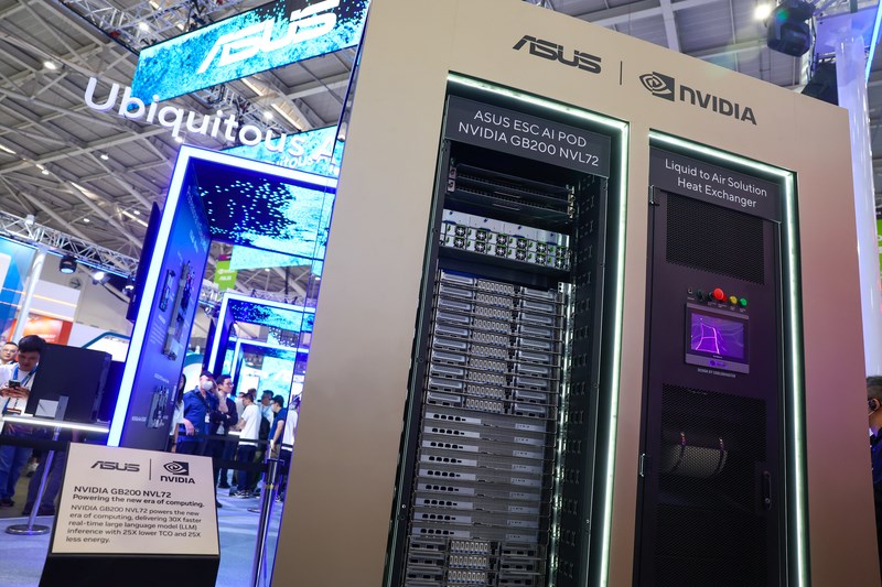 An Asustek server built with NVIDIA's chips is displayed at the Computex trade show in Taipei Tuesday. CNA photo June 4, 2024