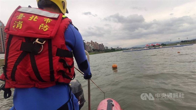 A Taipei City firefighter takes part in the search operation in the Keelung River in Taipei on Wednesday. Photo: Local authorities June 5, 2024