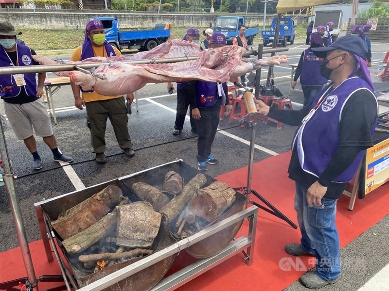 The indigenous roasted pig exam takes place in Nantou Tuesday. CNA photo June 11, 2024