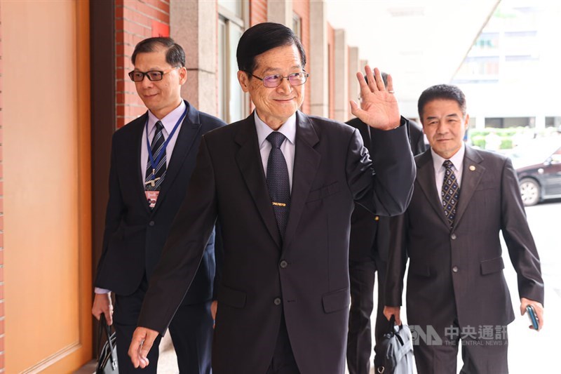 Veterans Affairs Council Minister Yen De-fa (center). CNA photo June 13, 2024