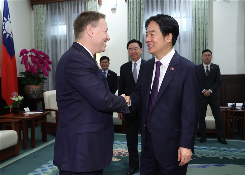 President Lai Ching-te (right) and Former United States Deputy National Security Advisor Matthew Pottinger at the Presidential Office on Thursday. CNA photo June 13, 2024