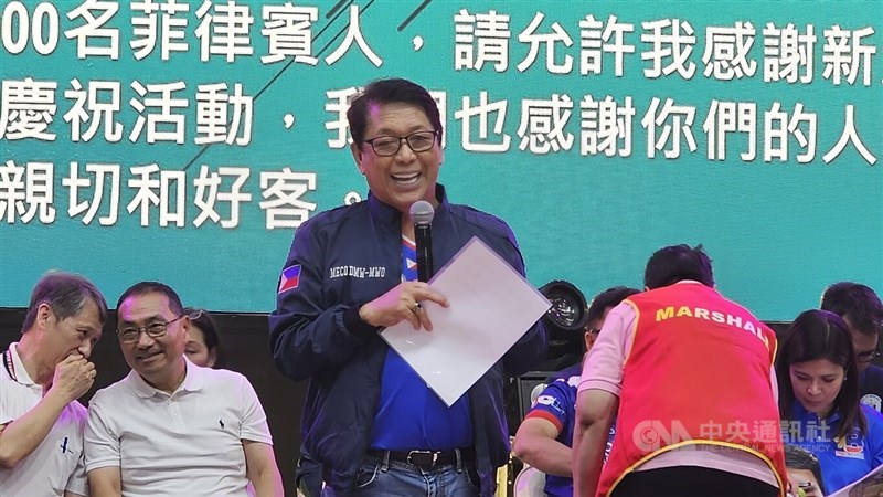 MECO chief Silvestre III Hernando Bello (center) and New Taipei Mayor Hou Yu-ih (second left). CNA June 16, 2024