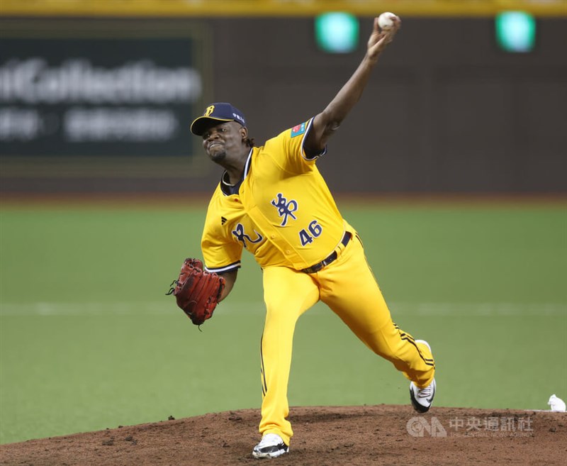 Former New York Yankees pitcher José De Paula starts for the CTBC Brothers on Saturday inside the Taipei Dome. CNA photo June 22, 2024