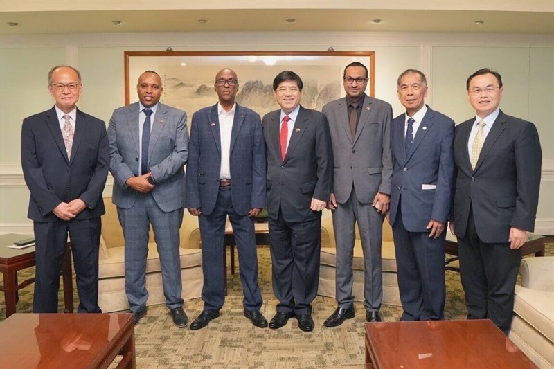 Vice Minister of Foreign Affairs Chen Li-kuo (center) and Somaliland Minister of Energy and Minerals Abdi Abdillahi Farar (third left) are pictured with officials from both sides at a dinner in Taipei on Thursday. Photo courtesy of Ministry of Foreign Affairs June 28, 2024