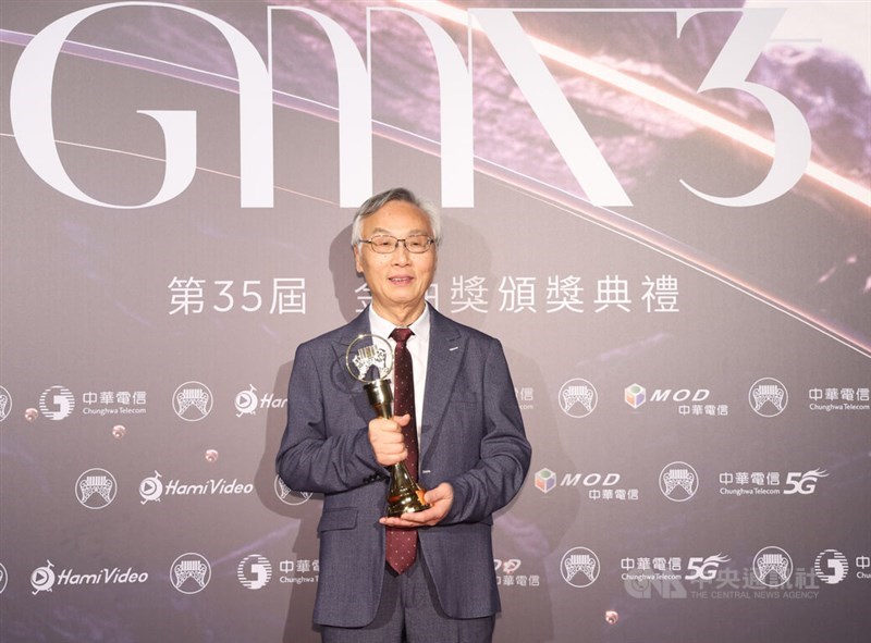 Renowned Taiwanese music arranger Liu Ching-chih with his award. CNA photo June 29, 2024