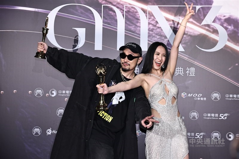 MC HotDog (left) and Shi Shi (right) pose with their respective best mandarin singer trophies on Saturday. CNA photo June 29, 2024