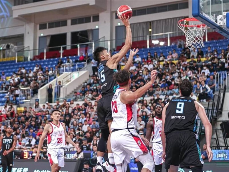 A P.LEAGUR+ between the Fubon Braves (in black) and Kaohsiung 17LIVE Steelers on Nov. 12, 2023. File photo courtesy of Fubon Braves